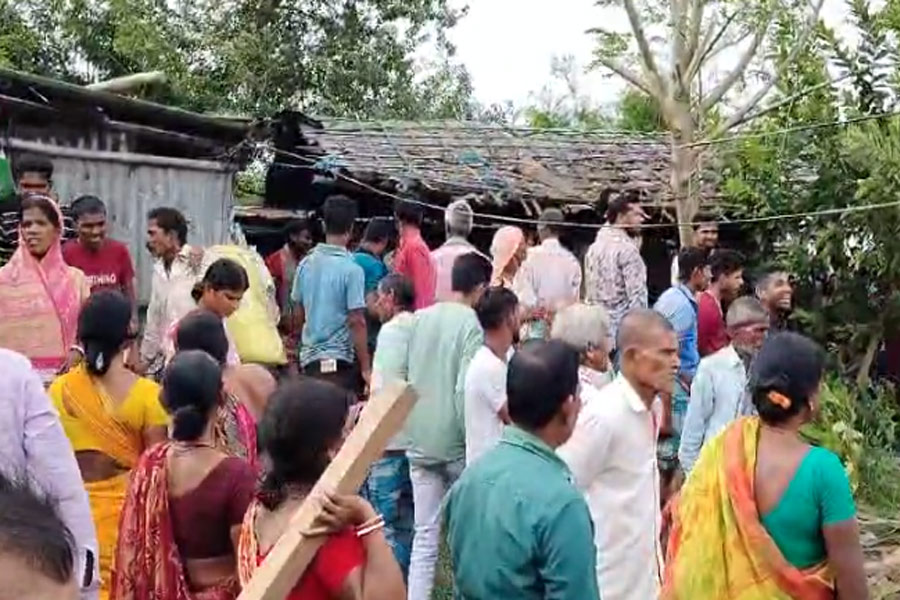 তৃণমূল বিধায়কের নেতৃত্বে সরকারি জলকর উচ্ছেদ! রতুয়ায় তীব্র উত্তেজনা