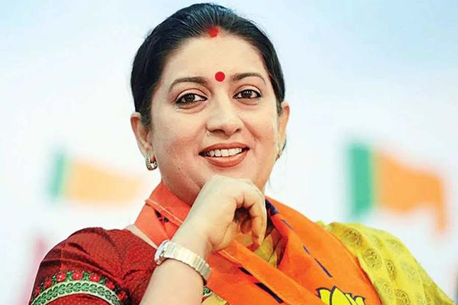 ১৫ বছর পর ফের ছোটপর্দায় স্মৃতি ইরানি! কোন ধারাবাহিকে দেখা যাবে?