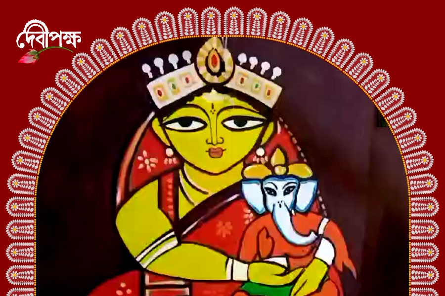মাটির ঘরে মা, বালুরঘাটে দুর্গাপুজোয় পরিবেশ রক্ষার বার্তা উদ্যোক্তাদের