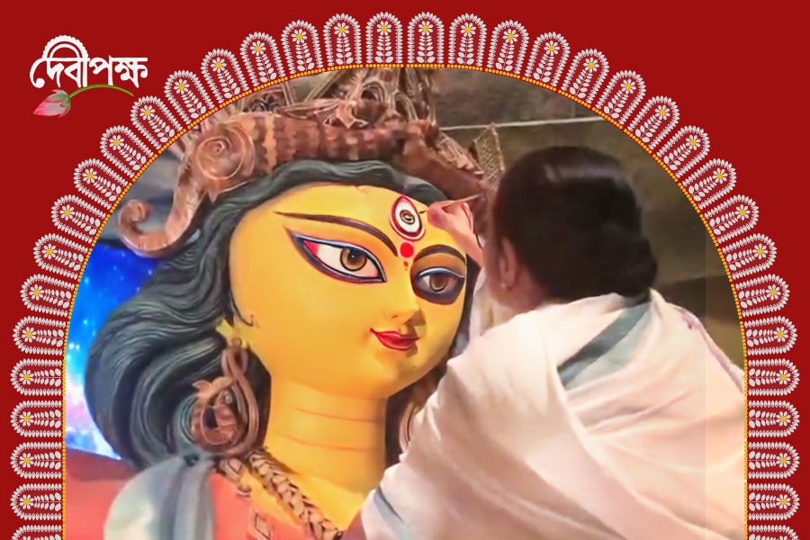 মহালয়ায় পুজো উদ্বোধনে মুখ্যমন্ত্রী, চেতলা অগ্রণীতে দেবীর চক্ষুদান মমতার