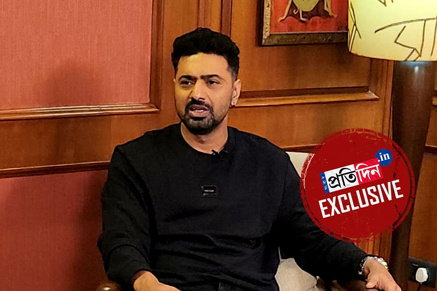 ‘সিনেমাকে ব্যবহার নয়’, কুণালের প্রশ্নে স্বস্তিকাকেই ‘উৎসব খোঁচা’ দেবের?