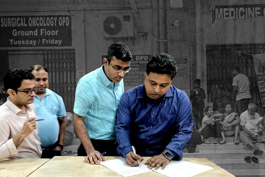আন্দোলনের সমর্থনে আর জি করে গণইস্তফা ৫০ সিনিয়র চিকিৎসকের!