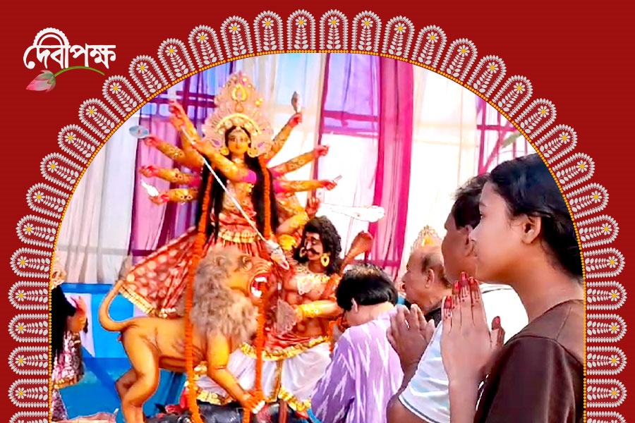 দশমীর পর উমার বোধন! ভিন্ন ছবি জলপাইগুড়ির তিস্তাপাড়ে