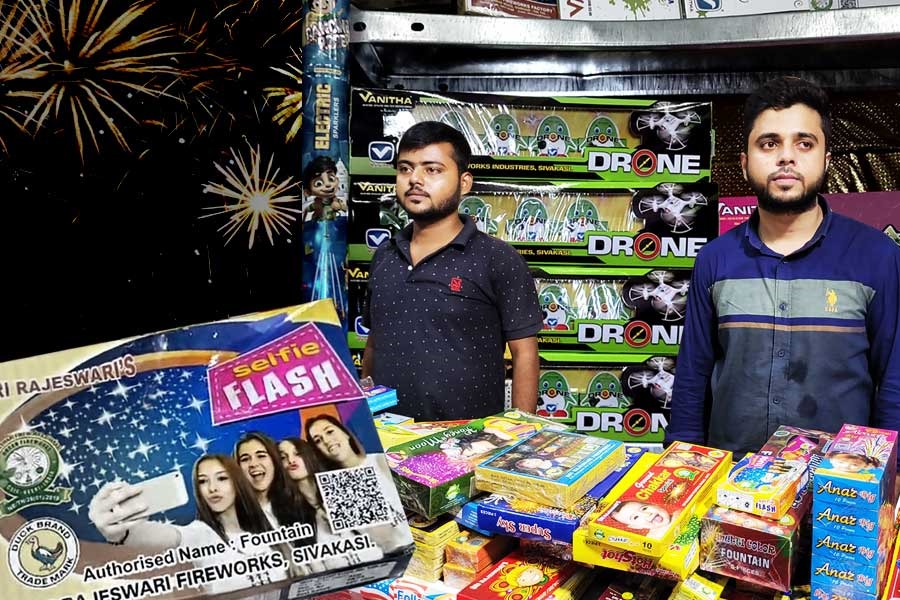 ড্রোন থেকে সেলফি বাজি! কালীপুজোর আগেই ভিড় ধর্মতলার শহিদ মিনার চত্বরে
