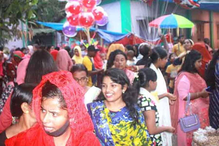 বউ মেলা! অথচ সেখানেই ঢোকার অনুমতি নেই পুরুষের, ব্যাপারটা কী?