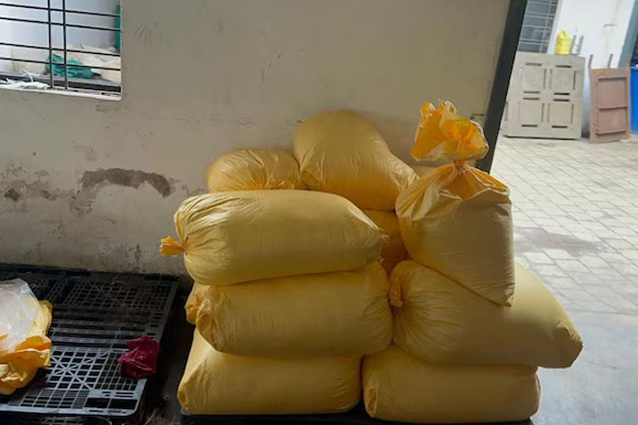 এবার গুজরাট, ওষুধ সংস্থায় অভিযান চালিয়ে উদ্ধার ৫ হাজার কোটির মাদক