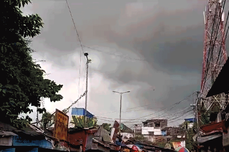 দ্রুত এগোচ্ছে ‘ডানা’, বাংলায় শুরু ভারী বৃষ্টি, দুর্যোগ মোকাবিলায় কোমর বেঁধে তৈরি ওড়িশাও