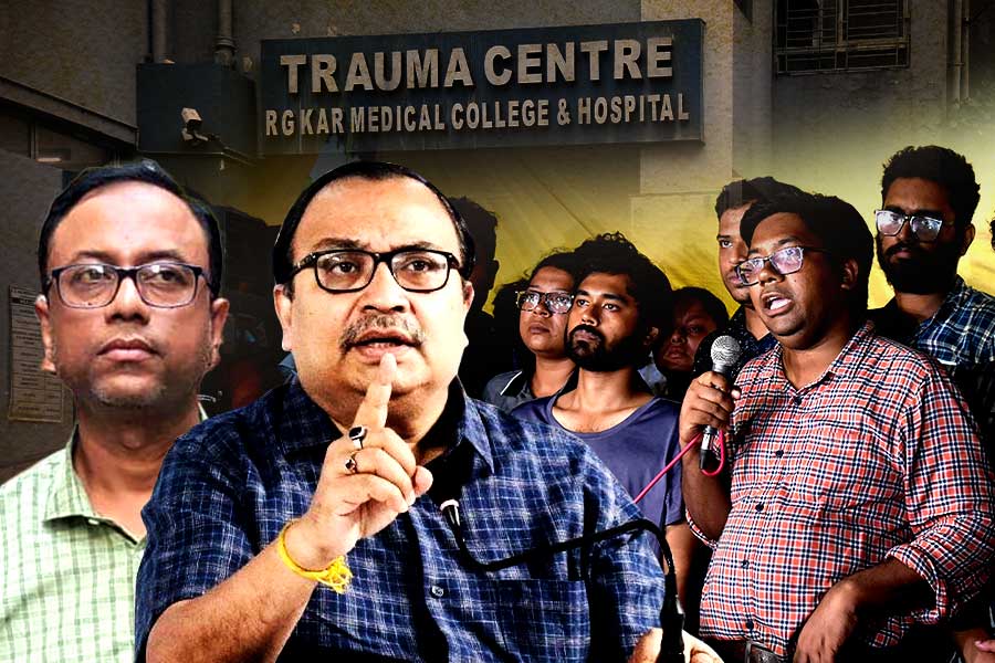 নটোরিয়াস ক্রিমিনাল! ডাক্তার ছাত্রীর মৃত্যুতে অভিযুক্তকে ‘আড়াল’ অনিকেতদের? সরব অরূপ-কুণাল