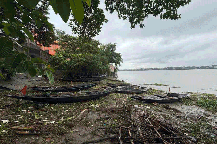 কলকাতার ঘাটে-ঘাটে মাইকিং, শঙ্কা বাড়াচ্ছে বিপজ্জনক বাড়ি, এক নজরে ‘ডানা’র কলকাতা