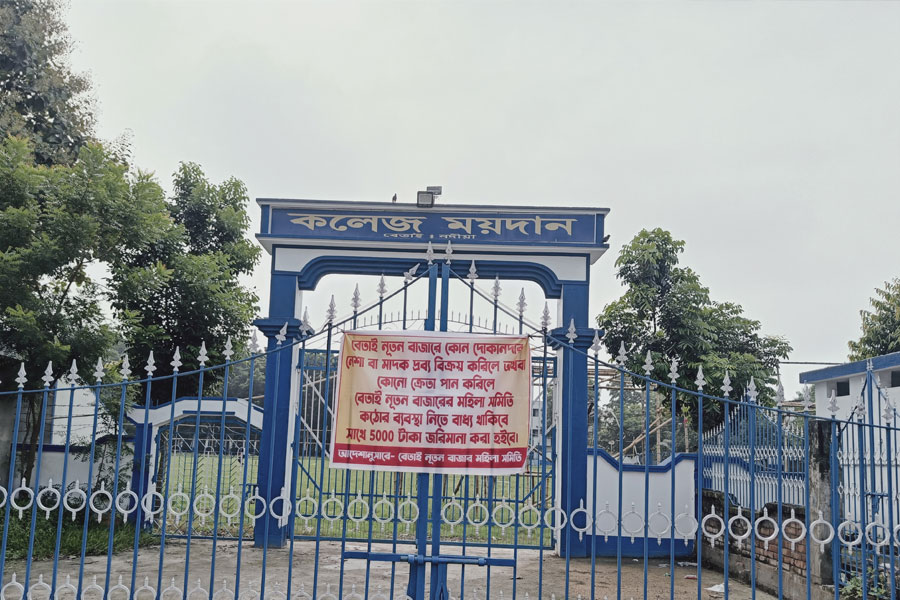 এলাকায় দাপিয়ে বেড়ায় মাতালরা! নদিয়ার এই গ্রামে বিয়ে দিতে নারাজ অনেকেই