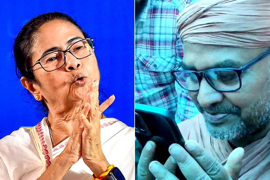 সিতাইয়ের ‘আক্রান্ত’ সন্ন্যাসীর সঙ্গে ফোনে কথা, পাশে থাকার আশ্বাস মুখ্যমন্ত্রীর