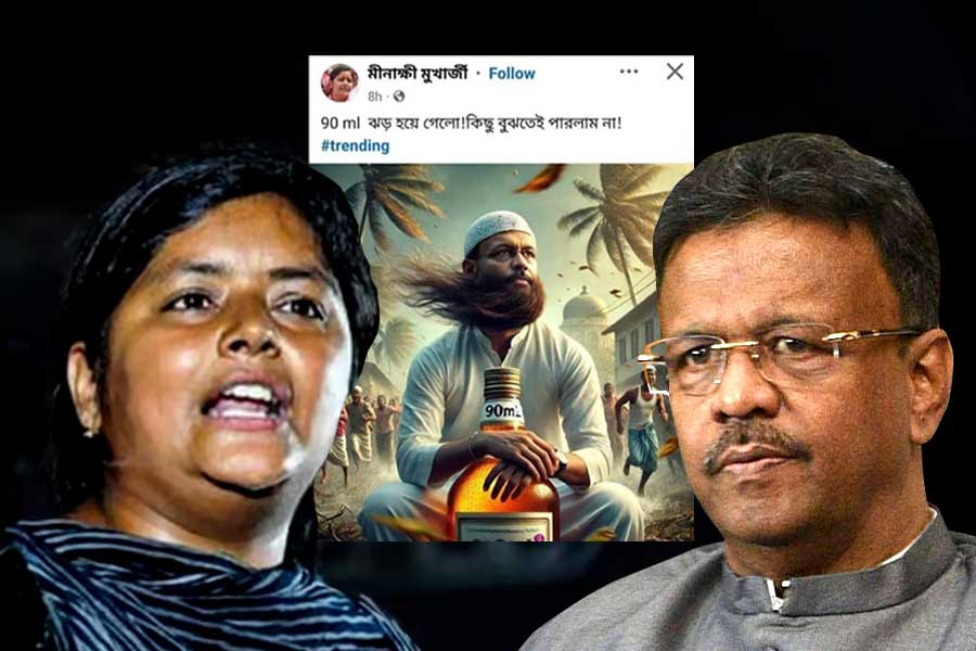 ফিরহাদকে নিয়ে কুরুচিকর পোস্ট মীনাক্ষীর ফেসবুক অ্যাকাউন্ট থেকে! নিন্দার ঝড়
