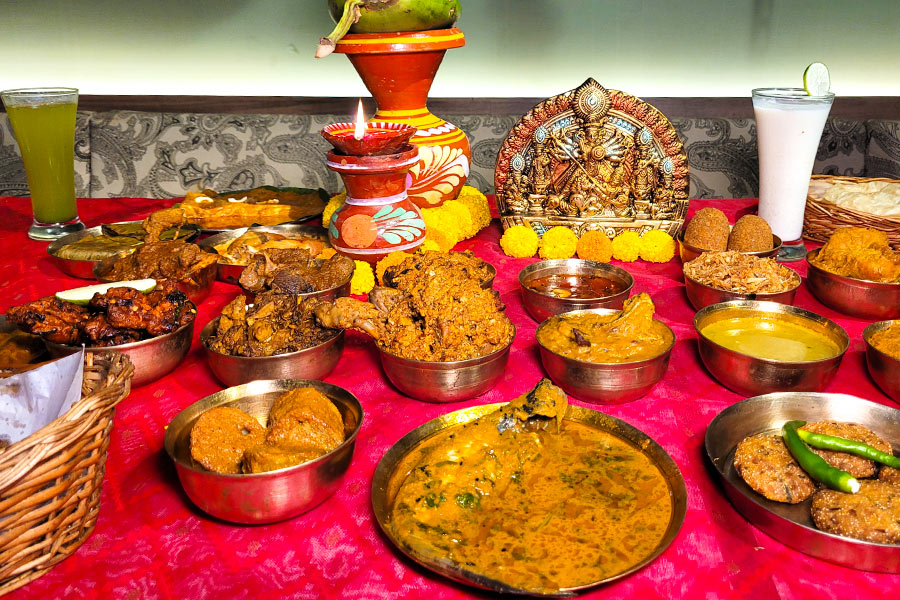 পুজোয় ‘দ্য ভোজ কোম্পানি’র লোভনীয় মেনু লঞ্চ, হাজির টলি তারকা ঐশ্বর্য সেন