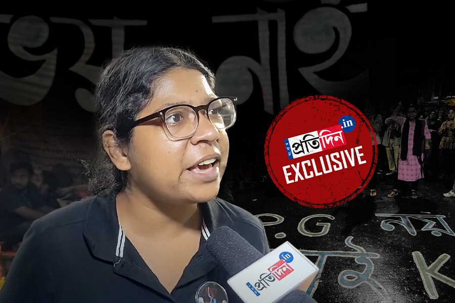 ‘মরতেও ভয় নেই!’ অনশনে যোগ ‘প্রতিবাদী’ জুনিয়র ডাক্তার রুমেলিকা কুমারের