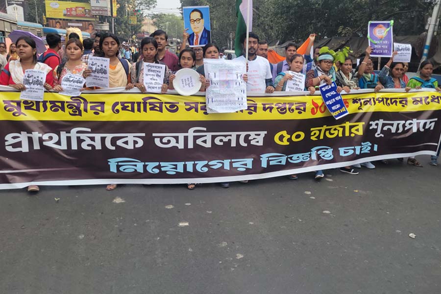 ৫০ হাজার শূন্যপদে নিয়োগ চাই! প্রতিবাদে পথে চাকরিপ্রার্থীরা