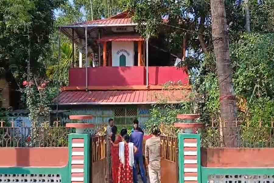 পরিবারের চারজনকে হাতুড়ি দিয়ে থেঁতলে দেওয়ার চেষ্টা! মৃত ১, পুলিশের জালে ‘আশ্রিত’