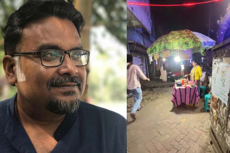 কাজ নেই একটানা দুবছর! সংসার চালাতে ফুটপাথে খাবারের দোকান খুললেন পরিচালক অয়ন