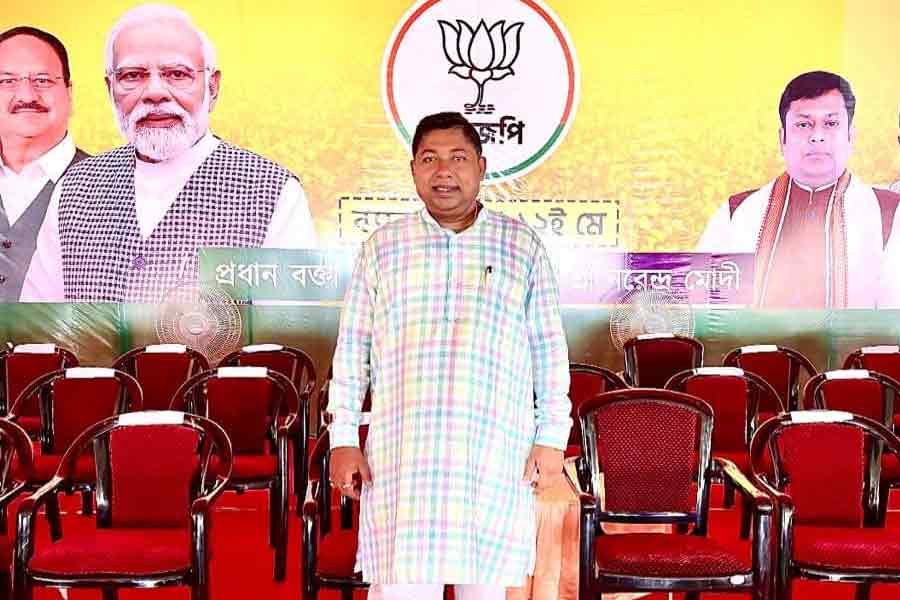 নৈহাটির প্রার্থীর বিরুদ্ধে খুনের হুমকি দিয়ে টাকা নেওয়ার অভিযোগ, উপনির্বাচনের আগে অস্বস্তিতে পদ্মশিবির