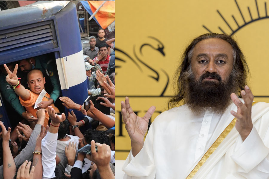 ‘কট্টরপন্থীদের নিয়ন্ত্রণ করুক ইউনুস সরকার’, চিন্ময় প্রভুর গ্রেপ্তারিতে সরব শ্রী শ্রী রবিশংকর