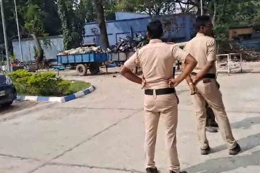 সরকারি হাসপাতালের বাইরের ভ্যাটে পড়ে দেহাংশ! চাঞ্চল্য বারাসত মেডিক্যাল কলেজে