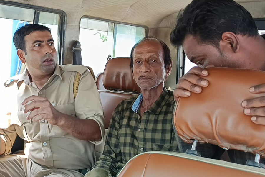 পুজো করতে এসে নাবালিকার ‘শ্লীলতাহানি’, গুসকরায় গ্রেপ্তার পুরোহিত