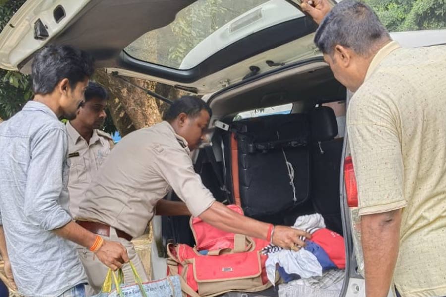 শুল্ক অফিসারের পরিচয় দিয়ে লুট, সিভিকদের তৎপরতায় ধৃত যোগীরাজ্যের দুষ্কৃতী