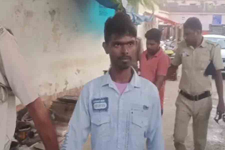 মাত্র ৬০০ টাকায় বাংলা থেকে নাবালক পাচার! হাতেনাতে পাকড়াও ২ দালাল, উদ্ধার ১০ কিশোর
