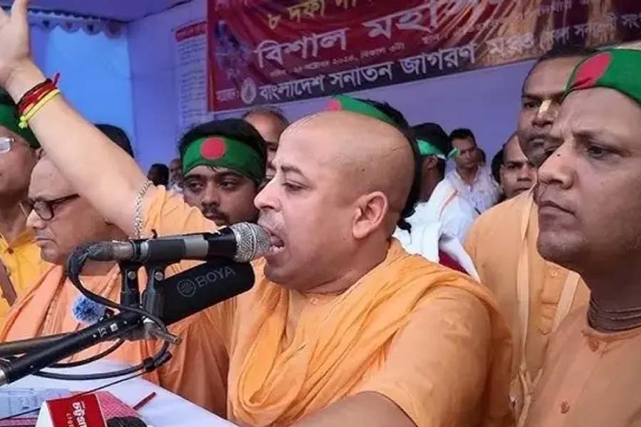 বাংলাদেশে গ্রেপ্তার নিপীড়িত হিন্দুদের মুখ ইসকনের চিন্ময় প্রভু