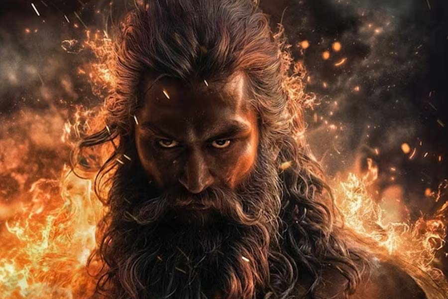 শরীর জুড়ে আগুন! বিষ্ণু অবতারে রুদ্রমূর্তি ভিকি কৌশলের, কোন ছবি?
