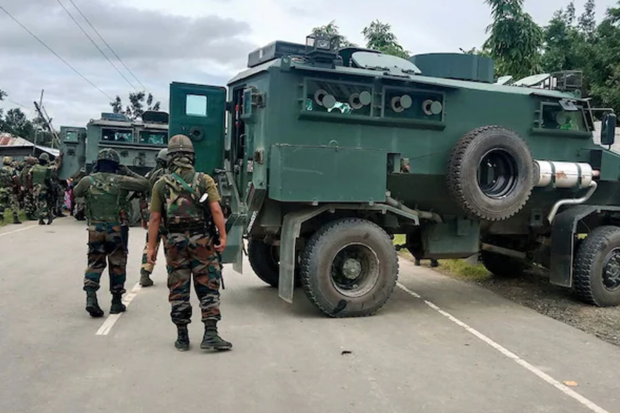 হিংসা বরদাস্ত নয়, পরিস্থিতি সামলাতে মণিপুরে আরও ১০হাজার সেনা পাঠাচ্ছে কেন্দ্র