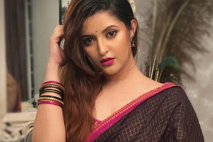 প্রেম নিয়ে পরীমণির রসিকতা! ভিডিওতে কার হাতে হাত রেখেছিলেন? ফাঁস করলেন অভিনেত্রী