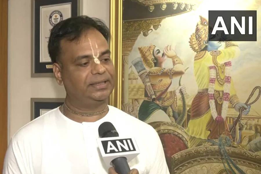 ‘বিক্ষোভ থামাতেই দেশদ্রোহের মামলা, মেনে নিচ্ছি না’, চিন্ময় প্রভুকে নিয়ে গর্জে উঠল ইসকন