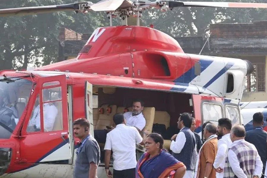রাহুলের কপ্টারে ‘তালা’! কমিশনে কংগ্রেস, নিশানায় মোদি