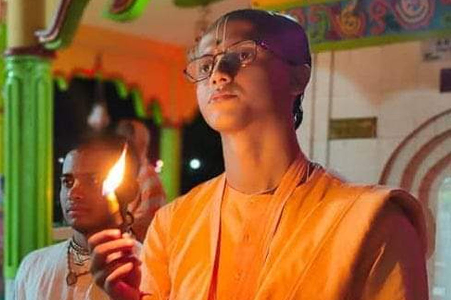 চিন্ময় প্রভুর সাক্ষাতে গিয়ে গ্রেপ্তার ইসকনের আরও এক সন্ন্যাসী, উদ্বেগ বাড়ছে বাংলাদেশে