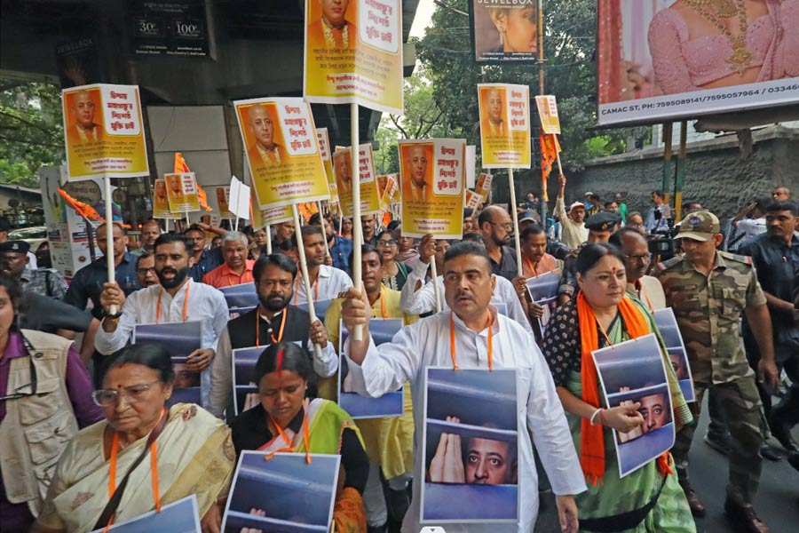 ‘চিকিৎসা নিতে করাচি যান, ভারতে নয়’, বাংলাদেশিদের ভিসা বাতিলের দাবি শুভেন্দুর