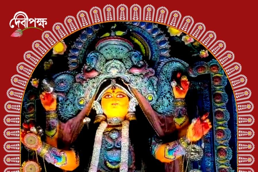 চন্দননগর: বিদায়বেলায় জগদ্ধাত্রী, দেবীর বিসর্জনের শোভাযাত্রায় জনতার ঢল