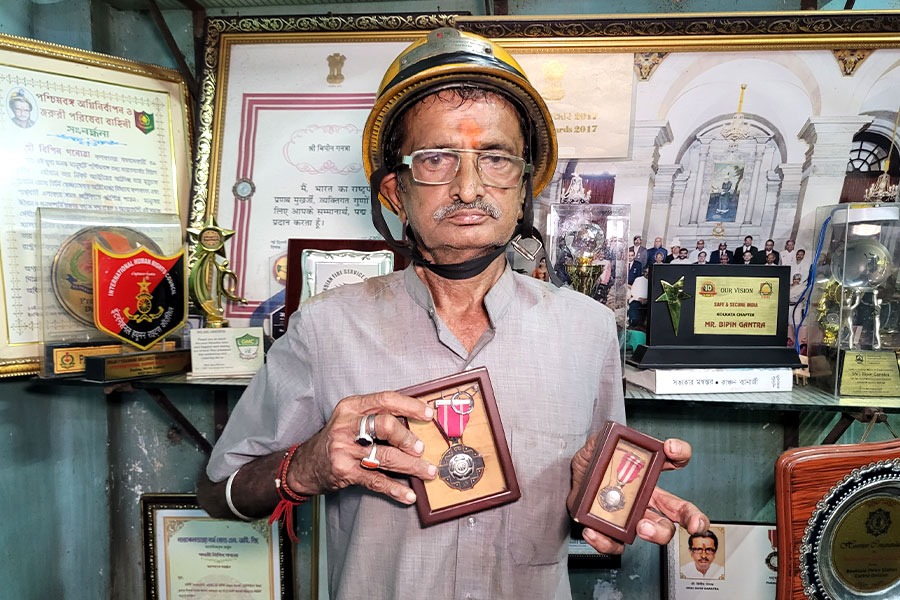 স্বেচ্ছায় মানুষ বাঁচান! আগুনখেকো ‘পদ্মশ্রী’ বিপিন গনত্র