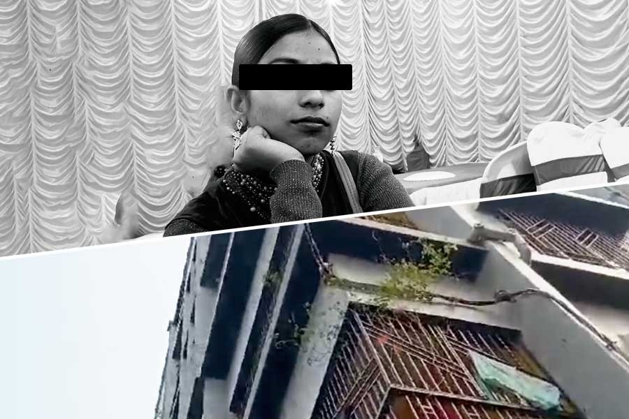 মায়ের বকুনিতে আত্মঘাতী? চারতলা ফ্ল্যাটের ছাদ থেকে মরণঝাঁপ ছাত্রীর