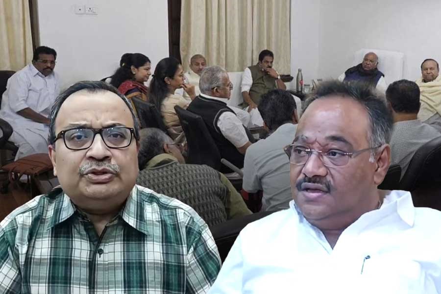 ‘ইন্ডিয়া’ জোটের বৈঠকে অনুপস্থিত তৃণমূল! আদানি ইস্যুতেও চুপ রাজ্যের শাসকদল?