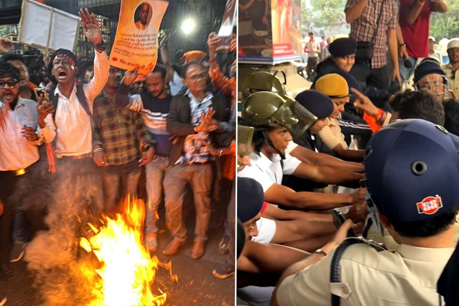 ‘সনাতনী’ মিছিল ঘিরে ধুন্ধুমার! দু’পক্ষের ধস্তাধস্তিতে মাথা ফাটল পুলিশের