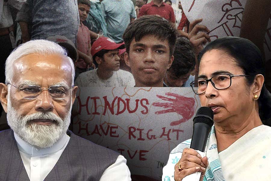 ‘নির্দিষ্ট ধর্ম নিয়ে ভিন্ন দৃষ্টিভঙ্গি’, বাংলাদেশ ইস্যুতে কেন্দ্রের পাশে থাকার বার্তা দিয়েও খোঁচা মমতার