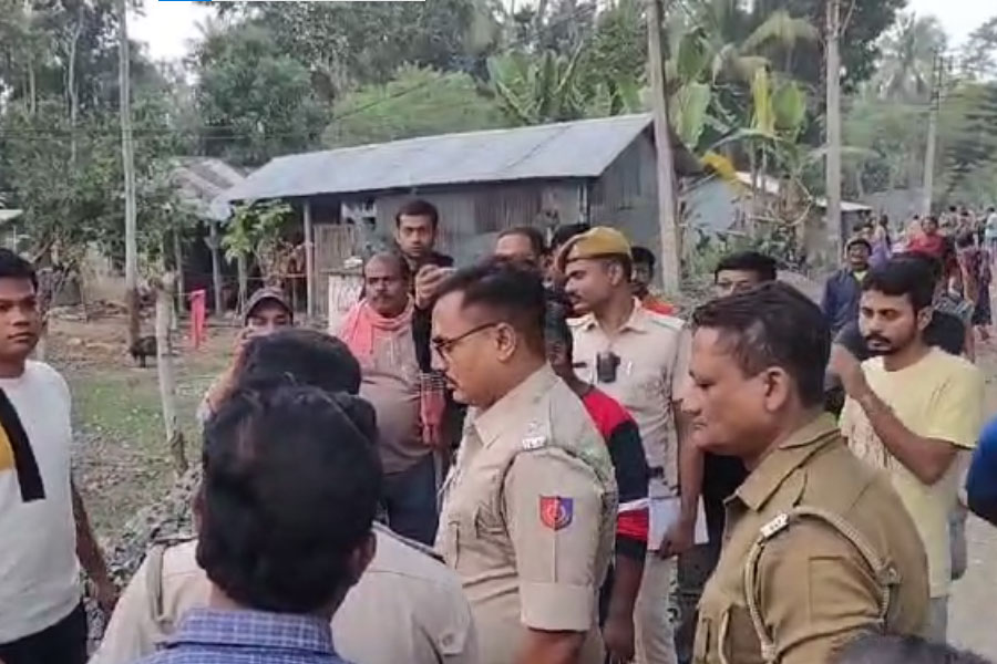 স্কুলের সামনে স্টোনচিপসের স্তূপে বিস্ফোরণ! বনগাঁয় আহত ২ পড়ুয়া, তীব্র চাঞ্চল্য এলাকায়