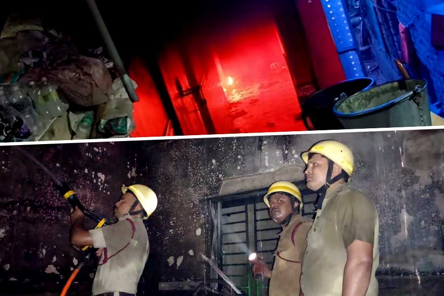 উৎসবের রাতে বাজি পোড়াতে গিয়ে আগুন! ঝলসে মৃত্যু ২ শিশু-সহ ৩ জনের