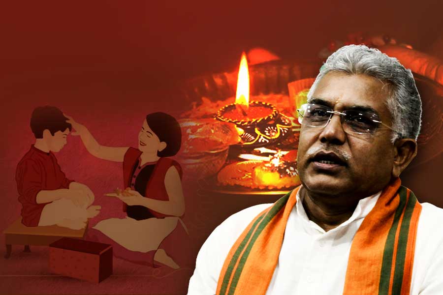‘বোনেদের রক্ষার প্রতিশ্রুতি দিতে পারব না’, ভাইফোঁটায় ঘরবন্দি দিলীপ