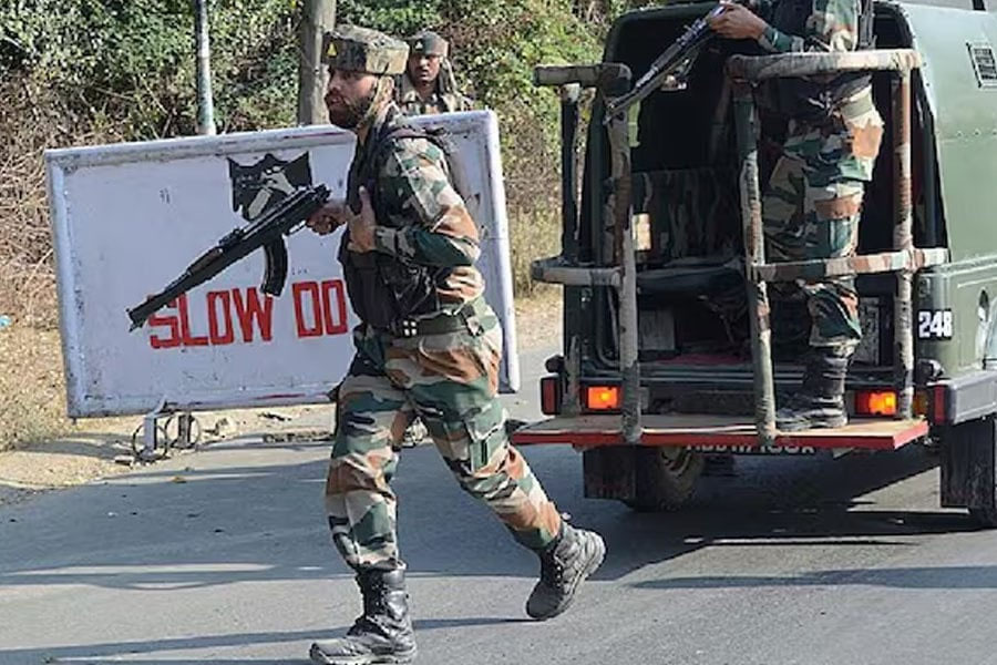 আলোর উৎসবে জেহাদের কালো ছায়া, কাশ্মীরে জঙ্গি হামলায় মৃত ২ পরিযায়ী শ্রমিক