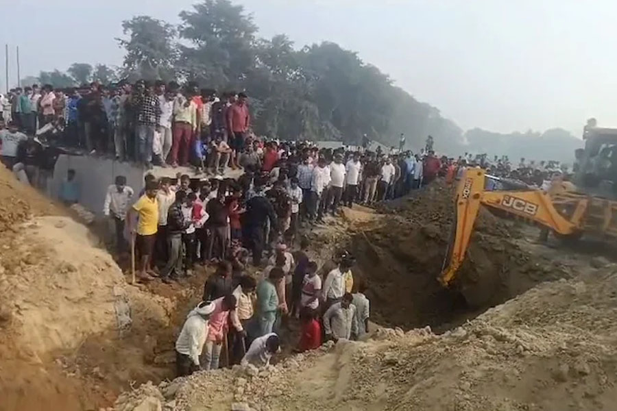 মাটি সংগ্রহ করতে গিয়ে ধসের কবলে, উত্তরপ্রদেশে ভয়াবহ দুর্ঘটনায় মৃত ৪