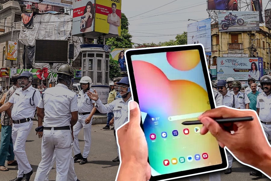 ট্যাব কেলেঙ্কারির টাকা যাচ্ছে কোথায়? খুঁজতে এবার SIT গড়ল কলকাতা পুলিশ