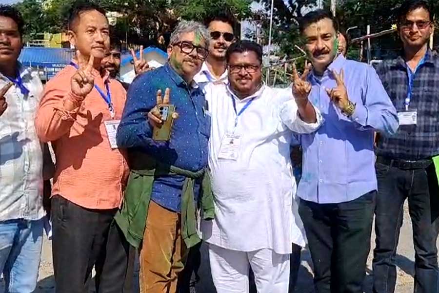 মাদারিহাটেও প্রথম ফুটল জোড়াফুল! ‘বার্লা কাঁটা’য় বিদ্ধ পদ্ম?