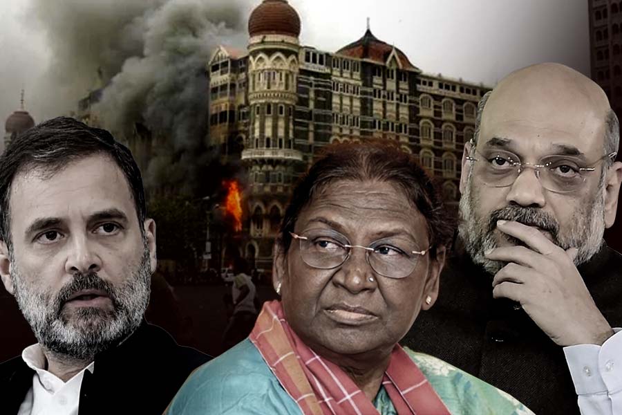 যে ক্ষত আজও শুকোয়নি! ২৬/১১ মুম্বই হামলায় শহিদদের শ্রদ্ধা রাষ্ট্রপতি-সহ অন্যান্য নেতৃত্বের