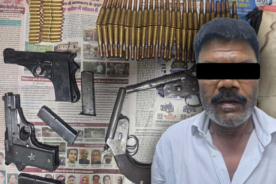 ধৃত অস্ত্র পাচারকারী আসলে দাগী ডাকাত, ‘টেরর লিঙ্ক’ নিয়েও তদন্ত এসটিএফের